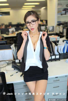 (Online collection) Zhang Jigui sexy OL temptation photo (19P)