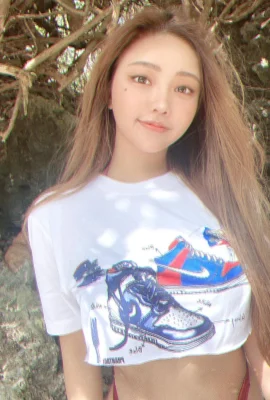 Pretty inte  celebrity Huang Lin charms everyone with her innocent big eyes