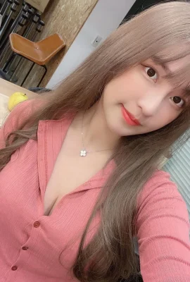 Hot girl live host Yili’s beautiful breasts are ready to e out