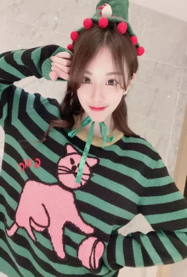 The girl with a sweet smile “Tang Keke·Zheng Yimin” has a full view of her round and beautiful breasts!