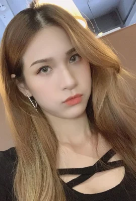 The long-legged hottie Wan Zhen has top-notch figure and beauty! It’s so amazing