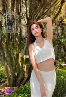 The sweet girl Zheng Xinen’s bright appearance is eye-catching!