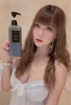 The sweet pretty girl “Bunny” has a hot figure and a constant nosebleed. Her “round breasts” are so eye-catching! The scene of big breasts pouring milk is too tempting!