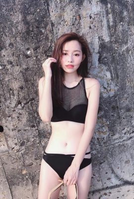 The romantic girl “Zhang Youjie” has sexy shoulders and beautiful breasts, and her beautiful legs are also a foul!