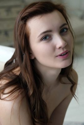 Aria Bella Presenting