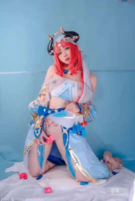 Strawberry Yuyi_ (caomeiyuyi)_cosplay_Nilou_-_Genshin_Impact