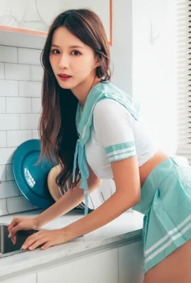 The beautiful girl in uniform “Zhao Zhao” takes off her clothes hotly and releases her clothes. Her “tight and well-shaped body” is super charming!