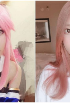 Dream Cosplayer has a bit of a naughty smile, and her low-cut shape shows off her charming figure!