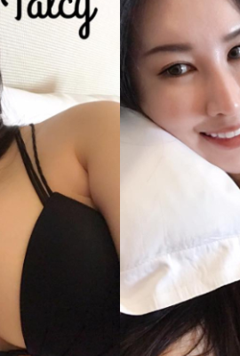 “32G Breast Queen” says good morning! The beautiful picture of staying in bed, she doesn’t want to get out of bed every day!