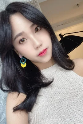 The super-positive Chinese language teacher “Queenta Kuo” has both external and internal qualities…