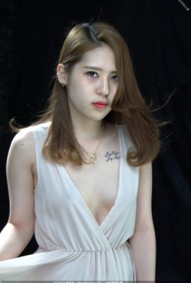 Korean model Ye Eun’s super large human body