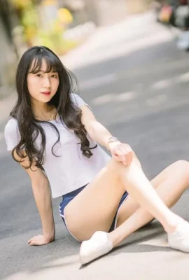 The girl next door, Rourou JOJO, has a beautiful face with zero blind spots, and her divine legs are full of magic! Feast your eyes