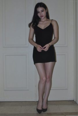 Beautiful young woman Chinese model Lili’s super large human body