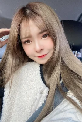 Sissi is a pure and lovely girl with a sweet smile that will enter your heart