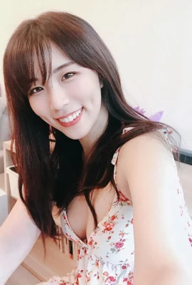 Xiao Mo’s deep electric eyes are so charming, and her hot balls are eye-catching! A fresh and sweet smile will make all men fall in love at once!
