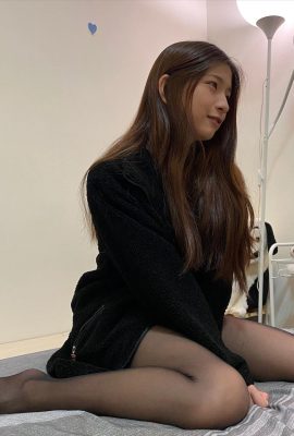 The long-legged beauty “Feisi” has a fairy temperament with a beautiful face and “extreme good looks”, and a tight and sexy figure that makes all men blind!