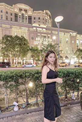 Ting Yi has an amazing amount of breasts… Her beautiful breasts are ready to e out