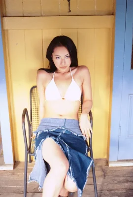 Mika Mifune’s sexy and wet photo of a cool and mature beauty