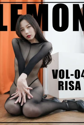 (RISA 리사) Sexy outfits show off a deep career line! Very attractive