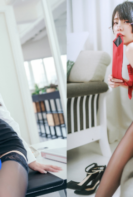 Black stockings smell so good! “Pretty girl OL” is obedient at work, but bad at get off work, and the office is stained by them