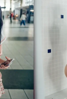 I was bullied by my dad’s bad friends! The pure and beautiful girl “Yanyanangel” was left under someone else’s roof but was taken care of and put on the bed!