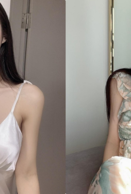 The beautiful girl on the Inte  demonstrates “sexy low-cut little dress”, and the “full and beautiful breast curves” are so obvious!