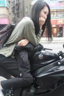 The pretty girl’s fitness instructor is also the “Goddess of Heavy Machinery”! Riding a bicycle with big breasts caused a foul by chasing Jiao Tai