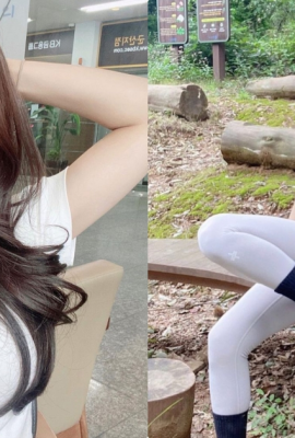 The pretty girl with plump lips “shows off her curves when climbing a mountain” and her seductive sitting posture “the breast shape is so sexy”!